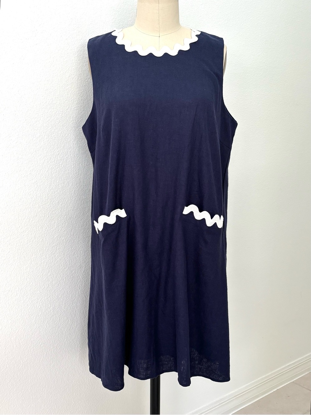 Sail to Sable Navy Blue Shift Dress NWT
Sleeveless White Ric Rac Trim L